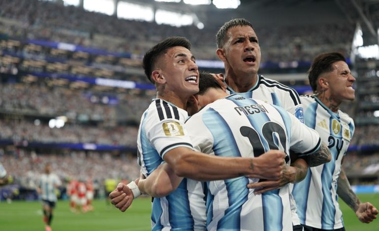 facundo-medina,-el-«jordi-alba»-de-villa-fiorito-que-se-gano-un-lugar-en-la-scaloneta-y-conquisto-a-messi:-«mi-gol-fue-todo-de-el»