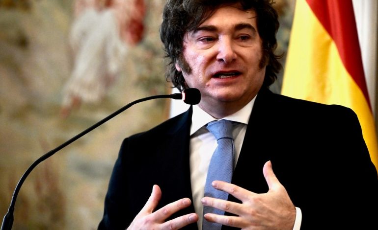 viaje-express-a-espana:-javier-milei-llega-a-madrid-para-inaugurar-los-cursos-de-verano-de-una-universidad-y-recibir-una-medalla