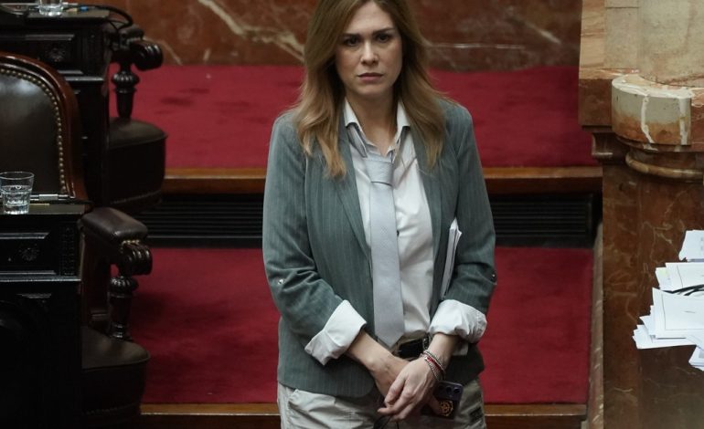 lilia-lemoine-banco-a-adorni-tras-su-renuncia-y-apunto-a-quienes-le-sacaron-su-apoyo-en-la-interna-libertaria:-«los-vomita-dios»