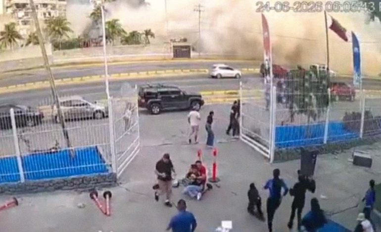 Un video mostró como cayó en segundos un edificio de 12 pisos durante los terremotos en Venezuela