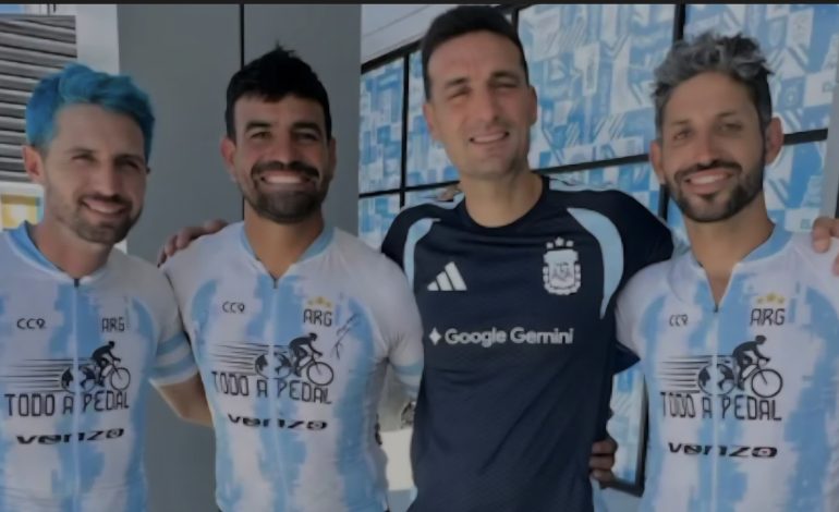 CORDOBESES PEDALEARON 7 MIL KILÓMETROS HASTA EL MUNDIAL Y CUMPLIERON EL SUEÑO DE ESTAR CON LA SELECCIÓN.